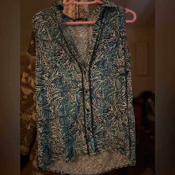 Print Sleeveless Blouse - Picture 1 of 3